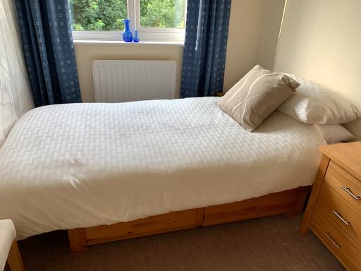 Buy & Sell Surrey Reigate and Banstead - Photos for Single Bed