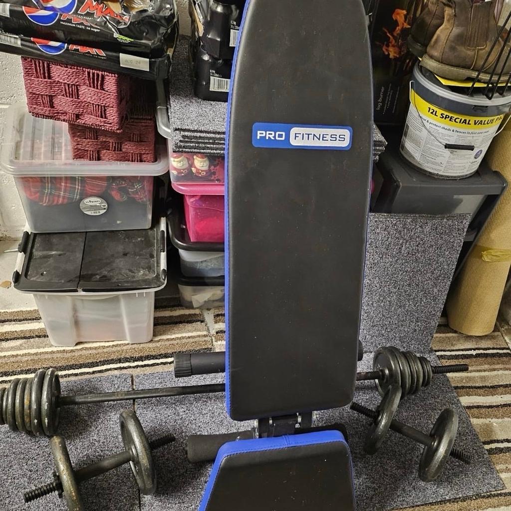 Gym bench & Weights
Weights - 40kg in total
Cast Iron Bar and Dumbbell
Excellent condition
Pick up only