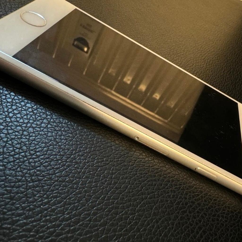 iPhone 8 mit 256 GB zu verkaufen , ist in einem sehr gutem Zustand . Ladekabel leider nicht mehr vorhanden . Bei Interesse einfach melden. Käufer zahlt die Versandkosten