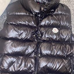 Men’s Moncler Gilet / Bodywarmer
Size Medium
Worn a few times 
Been sat in my wardrobe for ages so selling to make room.