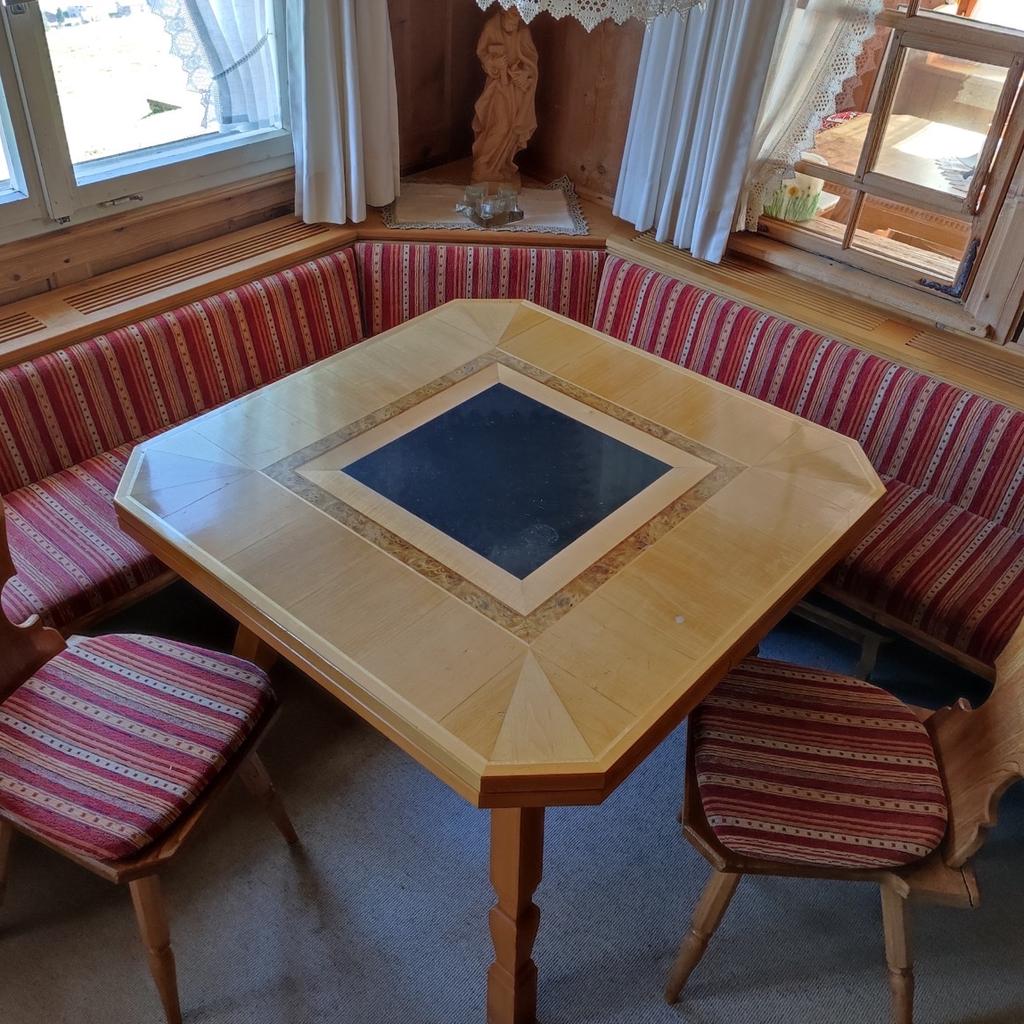 Bregenzerwälder Eckbank mit Tisch und 2 Stühlen in gutem Zustand zu verkaufen