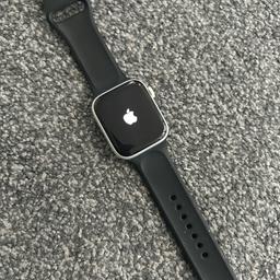 Apple Watch Series 5 in amazing condition comes with charger
