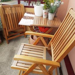 Garten  oder Balkon  Möbel  zwei  Stühle  und Tisch