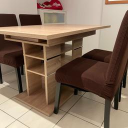 Ikea Esstisch aus Holz mit 4 Holzstühlen.
Maße: 80x120 cm (ausziehbar bis zu 160 cm). Der Tisch kann abgenommen und verschoben werden. Nur abholen. Da es sich um einen Privatverkauf handelt, ist keine Rückgabe möglich.

Achtung! Bitte sehen Sie sich den Stuhl ohne Bezug an! Alle 4 Stühle sehen so aus. Natürlich können mit Abdeckungen wie auf dem Foto gezeigt verwendet werden