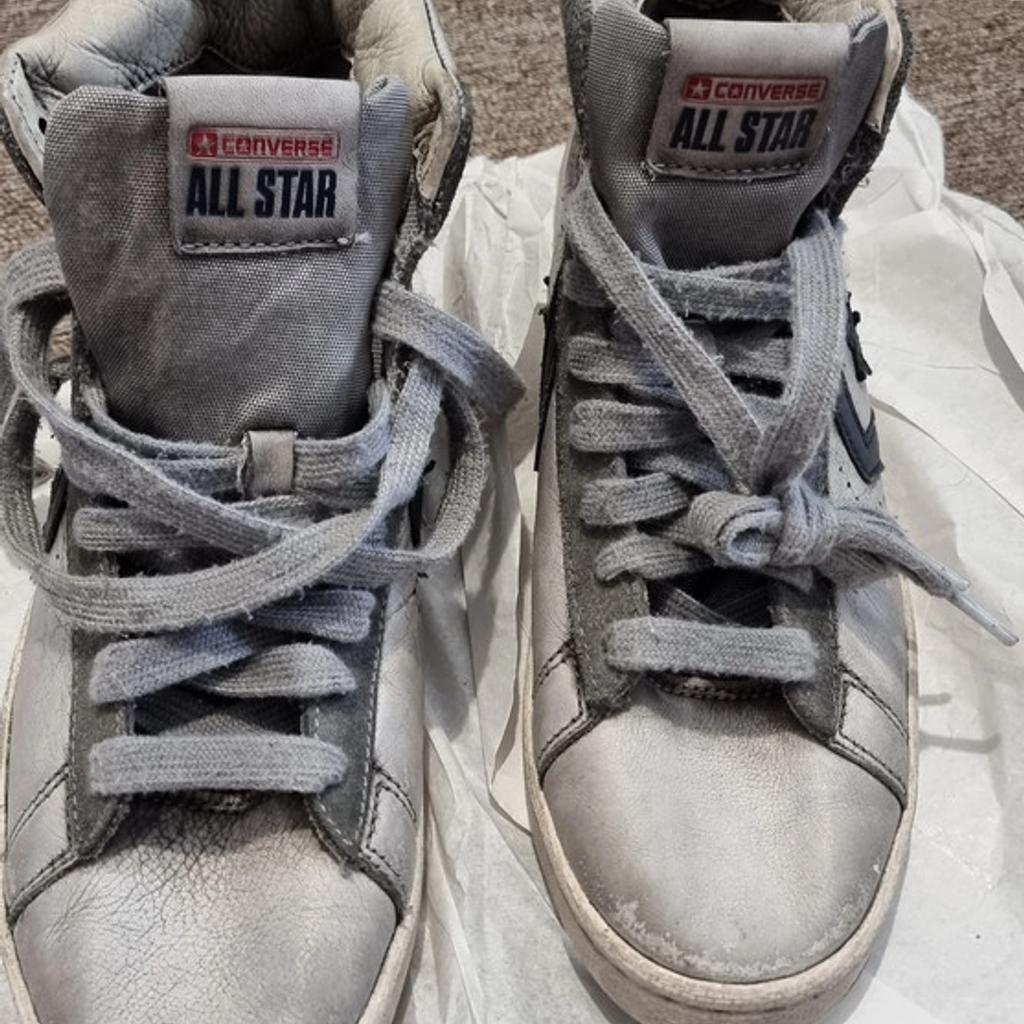 Released in '76 and worn by NBA legends like Dr. J, Pro Leather has a rich history in basketball. Revamped for every day, this edition has been handcrafted for a vintage look, even when it's brand new. Bought a while ago, hasn't been worn, doesn't have original box.