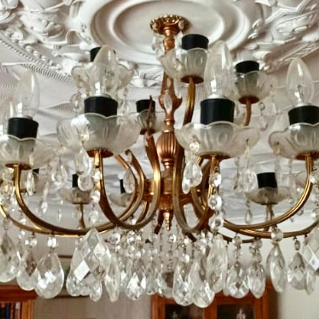Stunning 18 arm chandelier crystal with round cut crystal cups with heavy crystal droplets. I have drastically reduced it today to £250 excellent quality and condition