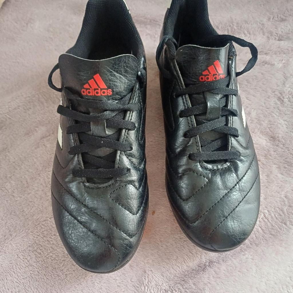 adidas older boys size 4 football boots,in good clean condition,studs are in good condition but can be changed if you want to,cash on collection only from brierleyhill area ..