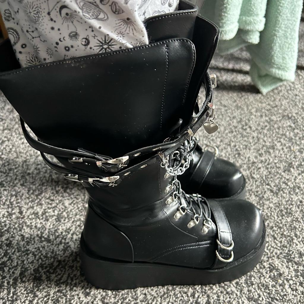 IMMACULATE CONDITION
WORN ONCE FOR 3 HOURS

My daughter has so many shoes they just sit in the wardrobe.

Bought for Xmas from Temu.

Very trendy buckled chunky boots. Side zip fastening, so comfy and very lightweight.

Cost £35

Darlaston Area. WS10

Clean and Smoke Free Home