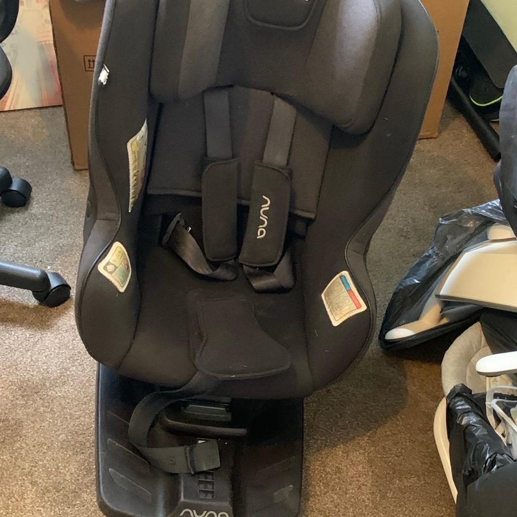 Nuna rebl car seat
Weight up to 18.5 kg
Can be forward or backward facing
Car seat spins
I’m good condition
