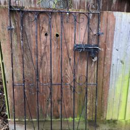 Good straight gate, good price can deliver locally 
Please message any questions bargain