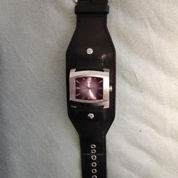 Armbanduhr der Marke Guess

Gebrauchsspuren vorhanden
