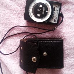 Leningrad vintage light meter with case. in good condition.