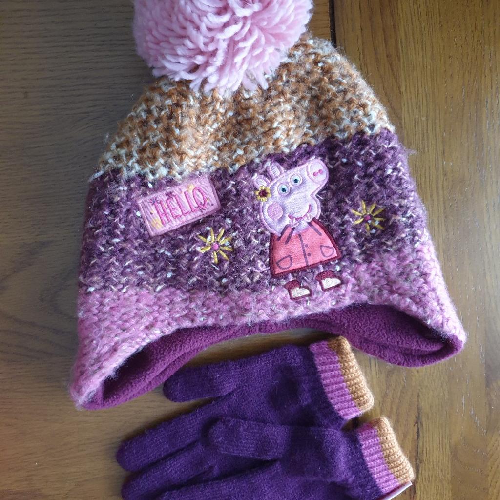 Excellent selection of Peppa Pig items for your little Peppa fan!
Winter hat, gloves and baseball cap unworn, approx 3-5yrs.
Dressing gown 4-5yrs worn but in very good condition.
Backpack.
16 paper cups & 8 plates unopened.
Cake ribbon, bundle of cake toppers, only 2 used.
4 lots of bunting, used.
Peppa house & ice cream van, used.
Collapsible storage box to store it all in! (used & a bit flimsy but still works).
From smoke free home.