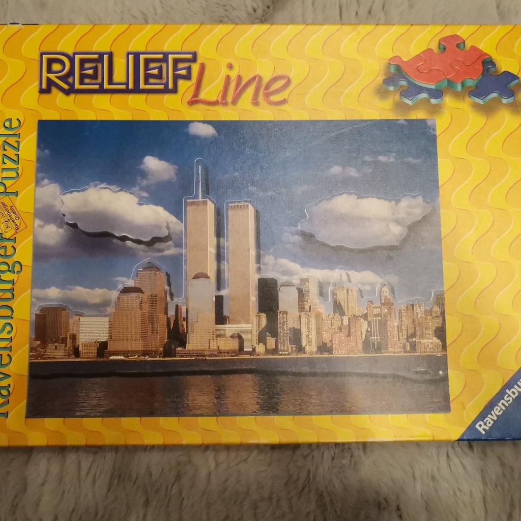 Ich verkaufe hier ein 890 Teile Puzzle von Ravensburger Relief Line

Motiv: New York

Es ist vollständig.

Der Karton weist Gebrauchsspuren auf.

Bei Fragen können Sie sich gerne melden.

Versand ist gegen Aufpreis möglich.

Privatverkauf, keine Garantie, Gewährleistung oder Rücknahme.