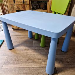 Für Kinderzimmer oder draußen 
Ikea/Mammut Tisch (77×55) + Stühl
Alles befindet sich im guten Gebrauchten Zustand 


Kein Versand!
Abholung Vorort in Kassel 

PRIVAT VERKAUF KEINE RÜCKNAHME ODER GARANTIE