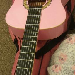Guitar with case in mint condition 

Selling for friend 

No time waster