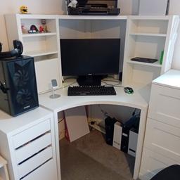 corner desk with magnetic backing.
slight damage to front of desk as shown in picture , no other damage.

RRP £180
reasonable offers welcome
items on desk not included