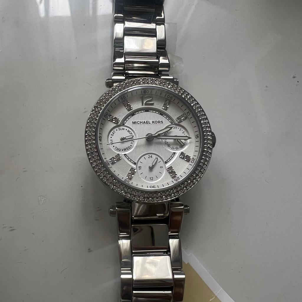 Armbanduhr von Michael Kors
Neu - nie getragen
Neupreis 160€