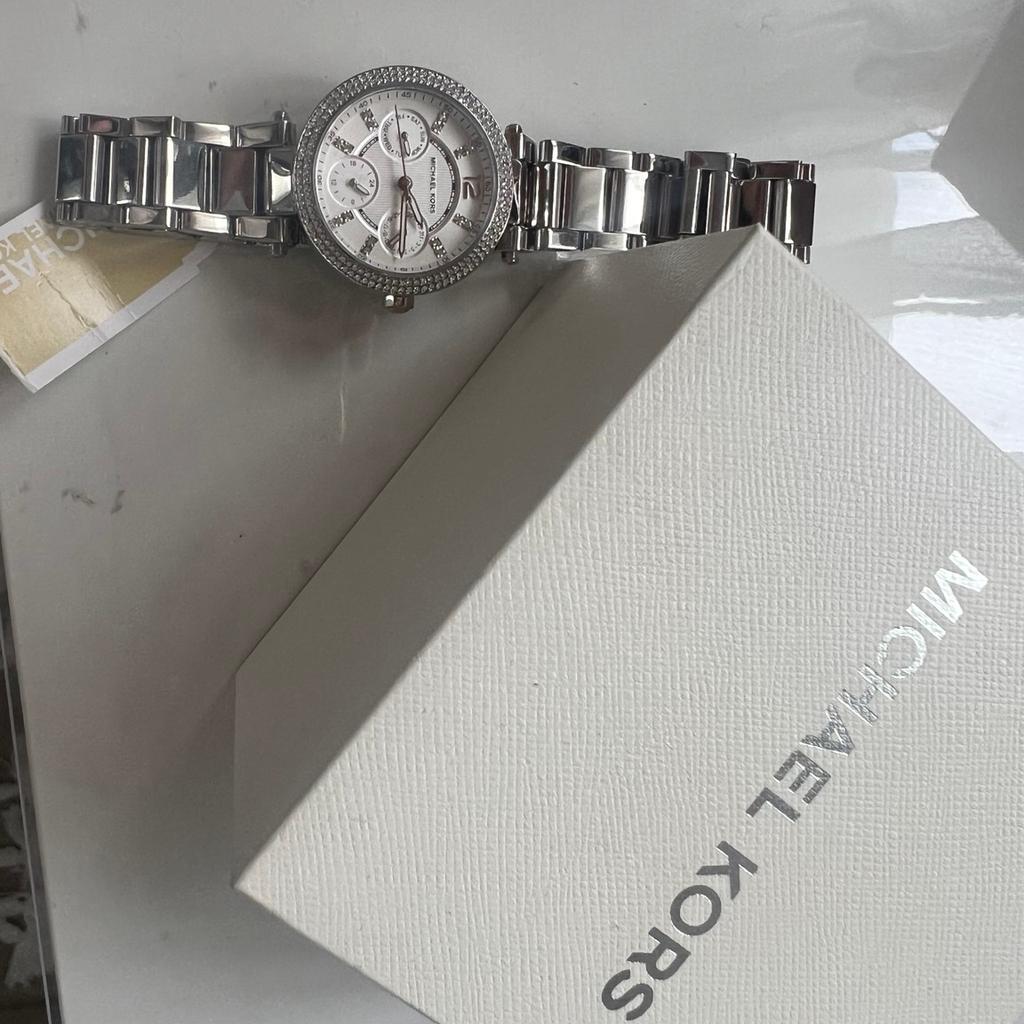 Armbanduhr von Michael Kors
Neu - nie getragen
Neupreis 160€
