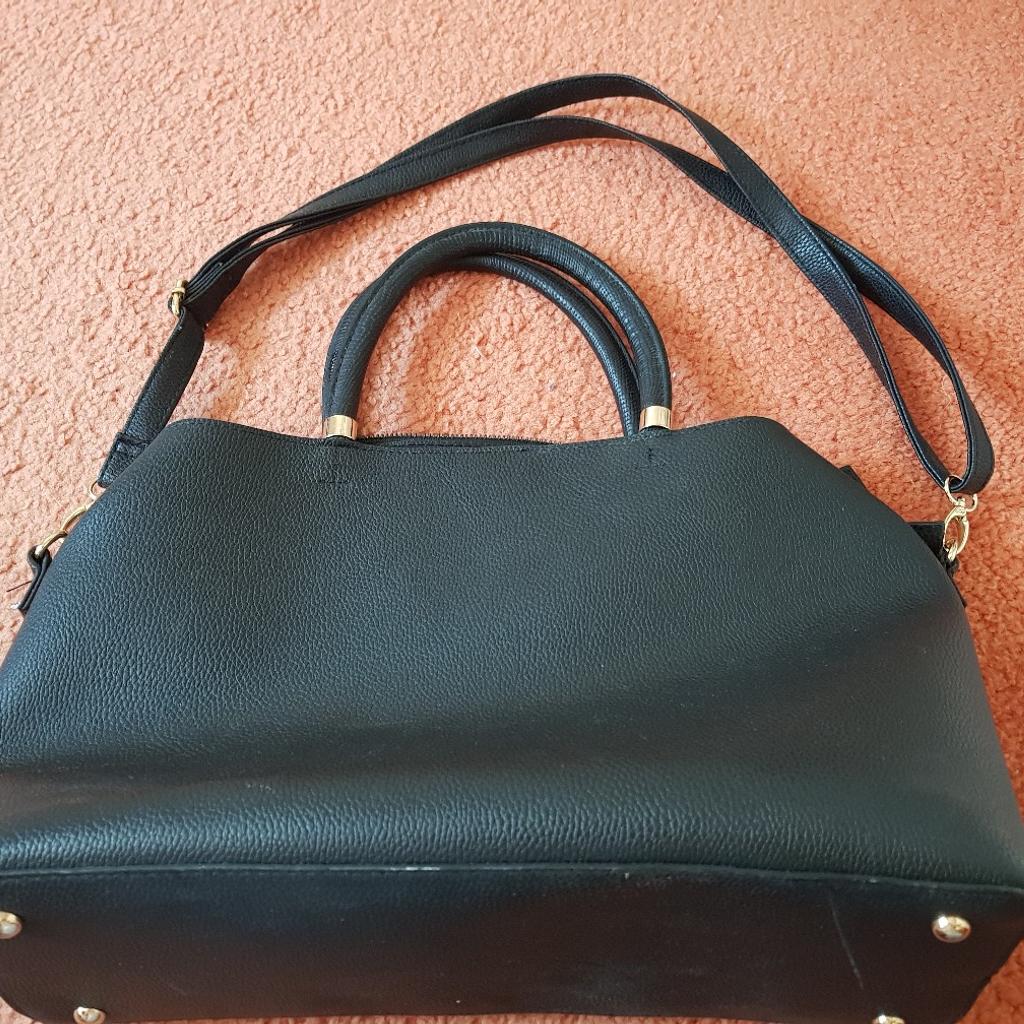 As new bag with various compartments.
COLLECTION ONLY
Please note items will ONLY be kept for 48 hours after confirmation. If item is not collected within this time they will be relisted
** ITEM IS COLLECTION ONLY **
 *** NO OFFERS ACCEPTED ***