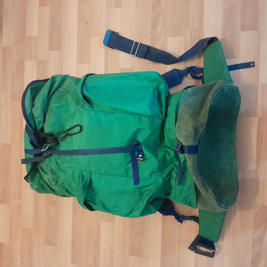 larg Berghause cyclops rock sack with one bottom part for sleeping bag, two side pockets, small pocket on the top and the large main pocket. paded shoulder staps and paded back and waist strap.