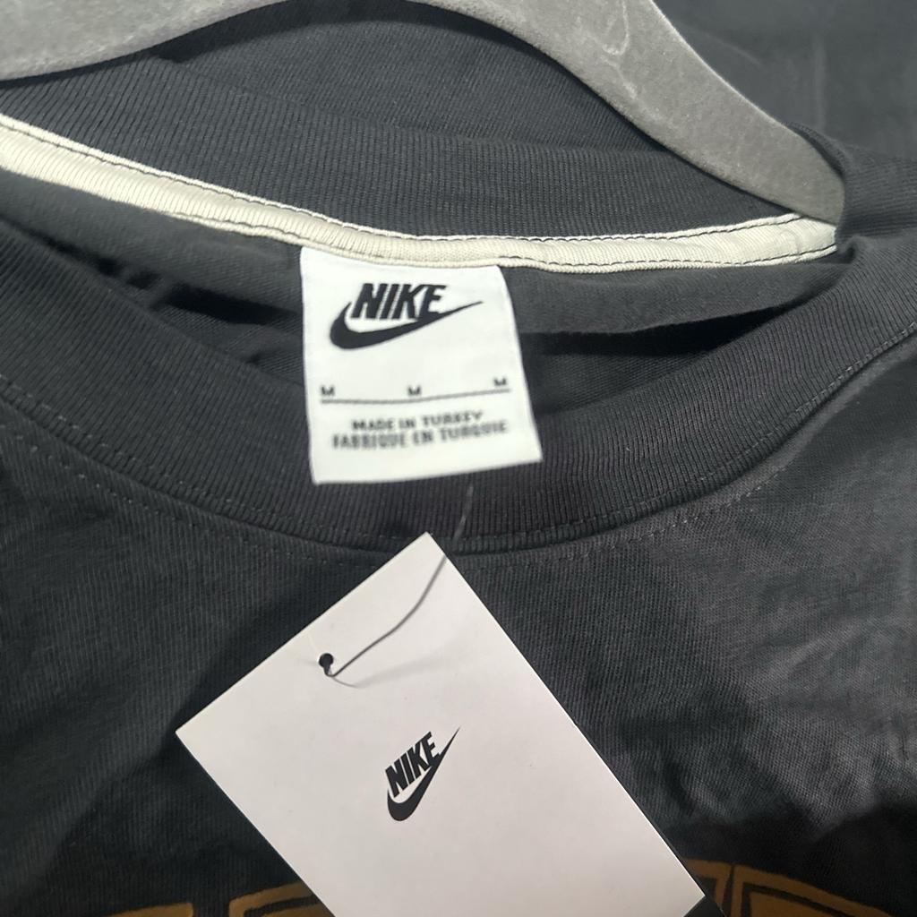Men’s Nike loose fit T-shirt, brand new with tags
In Uk size Medium