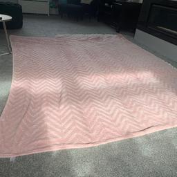 Extra large pink throw in excellent condition. Size 250 by 200cm