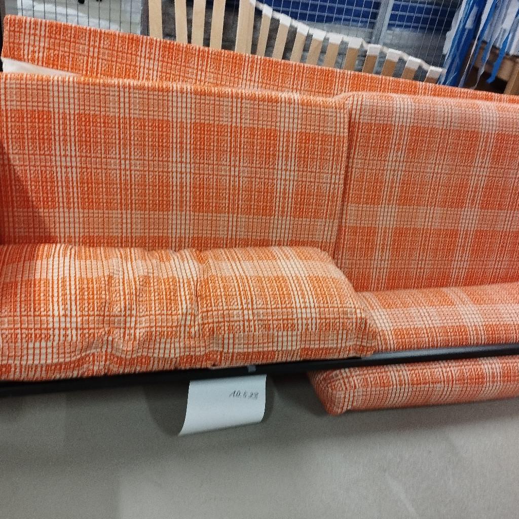 Couch mit Schlaffunktion
Ausziehcouch
guter Zustan, L 220cm, B 90 cm
Abzuholen in Kufstein