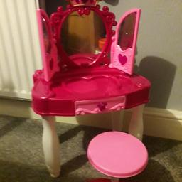 toddlers dressing table+stool(slight mark in mirror.doesnt affect play hence cheap)£5
ne5 5px