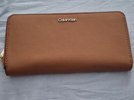 Buy & Sell Reading - Photos for Tan Calvin Klein zip purse