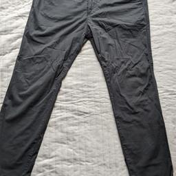 Excellent used condition
Size 36 waist / 32 regular length
From Hollister
Black comfortable skinny chinos
Pockets and zip
Smart casual style
Dark grey/ almost black 🩶

Smoke and dog free home
Lots of other listings and bundles for sale
Collect Sidcup
Postage via courier 🚚
See other listings 🛍️