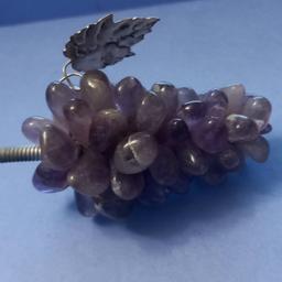 Antique amythest bunch of grapes
Fabulous semi precious amythest polished stones. In great condition see images for details. Combined post available.