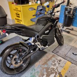 2017 Zero DSR electric Motorcycle. Very good condition. Last MOT'd in May 2023.
23000 miles. Possible range upto 160 miles, but will average over 120 miles on a 
full charge.
Tyres and brakes are very good.
This bike has the fast charge tank which was a £2500 upgrade and allows the bike to charge from any trye 2 ev charger.

Any questions please message me.