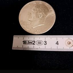 grosse alte Silbermünze 1 Dollar 1776-1976  EISENHOWER 
Liberty Bell
Der Preis ist VB
Bitte due Bilder anschauen