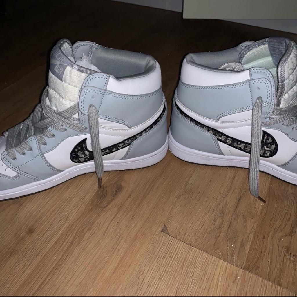 1:1 door jordan 1s reps with no damage crease or visible difference to the original. Usually found around at £160-£400 range with original in the thousands.