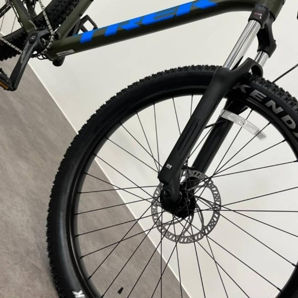 Trek Roscoe 6 27.5+ 2023 Hardtail Mountain Bike - Olive Grey (greenish tint)

Brand:Trek
Code:33192OliveGreyW

Trek Roscoe 6 27.5+ Key Features:
Alpha Gold Aluminium Frame
SR Suntour XCM 32 Fork
Shimano Deore Drivetrain
TranzX JD-YSP18 Dropper Seatpost
Shimano MT200 Hydraulic Disc Brakes

Only selling because of lack of time to get out on it will throw in my black Specialized helmet for free.