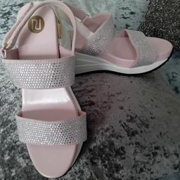 Gorgeous Pale Pink Diamonte lightweight wedges stunning on very lightweight and comfortable selling for my daughter these are a lovely accessory for summer