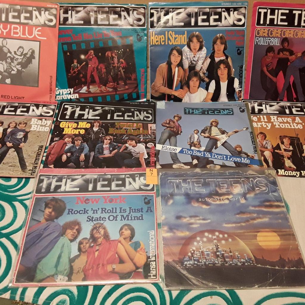Verkaufe 10 Stk.Singl's Schallplatten von The Teens
Die Schallplatten sind meist in gutem bis sehr guten Zustand,
die Cover von gut bis mit Gebrauchsspuren
(Beschriftung, Einrisse usw.).
Siehe Bilder