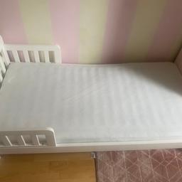 Basically brand new toddler bed, slight scuffs on one of the side rails but hardly noticeable. Mattress is as good as new.

Open to reasonable offers