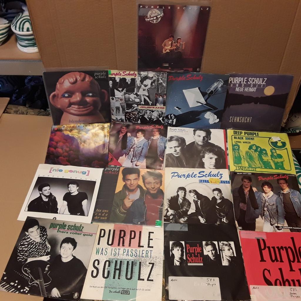 Verkaufe 17 Stk.Singl's Schallplatten von Purple Schulz
Die Schallplatten sind meist in gutem bis sehr guten Zustand,
die Cover von gut bis mit Gebrauchsspuren
(Beschriftung, Einrisse usw.).
Siehe Bilder