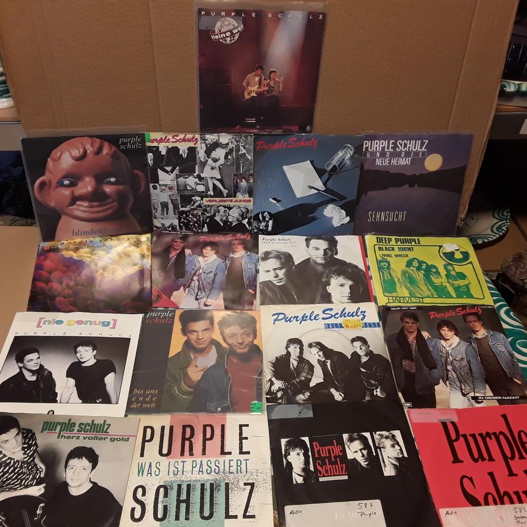 Verkaufe 17 Stk.Singl's Schallplatten von Purple Schulz
Die Schallplatten sind meist in gutem bis sehr guten Zustand,
die Cover von gut bis mit Gebrauchsspuren
(Beschriftung, Einrisse usw.).
Siehe Bilder