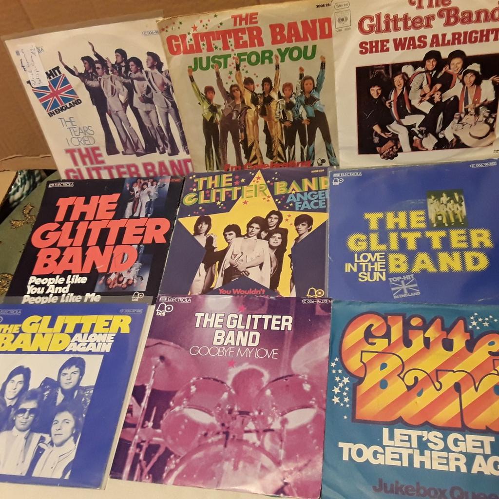 Verkaufe 9 Stk.Singl's Schallplatten von The Glitter Band
Die Schallplatten sind meist in gutem bis sehr guten Zustand,
die Cover von gut bis mit Gebrauchsspuren
(Beschriftung, Einrisse usw.).
Siehe Bilder