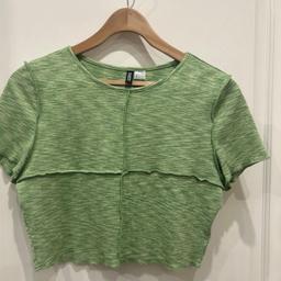 H&M crop top
Hardly worn
Size large
Listed on multiple sites
From a smoke free pet free home