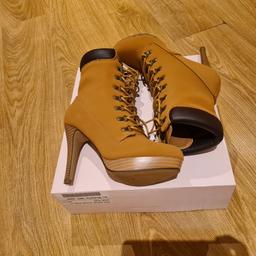 Timberland 'Style' Boots - Lace Up Over the Ankle.

UK size: 6.5

Originally from JustFab, brand new, *Never*worn, slight dust from storage (Will Be cleaned Before Purchase) -

Black Pair does not come in Original Boxing.

Sold Together or Seperate! (70 together)
