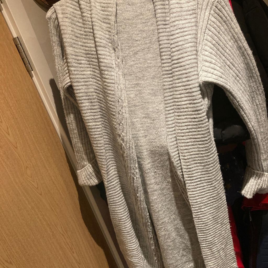 Brand new condition longline cardigan. Pick up only at NW2 Cricklewood station or staples corner. Free eyelash gift bag with his purchase.