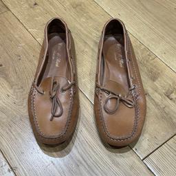 Canto de Ricci Firenze men’s shoe
Leather brown loafers
Size 41
Used condition
No offers