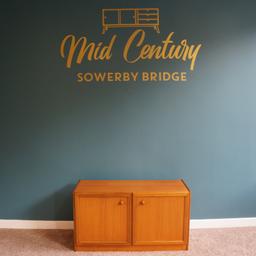 Mid Century Sowerby Bridge

Sutcliffe Of Todmorden Low Sideboard

Double Cupboard & Single Shelf

Dimensions L107cm H60cm x D42cm

Collection from Mid Century Town Hall Street Sowerby Bridge, We are happy to liaise with couriers and would recommend Anyvan Or Shiply for quotations.

Please message me to arrange viewings,
and check out my other items available.

Items may show signs of wear and imperfections due to age.