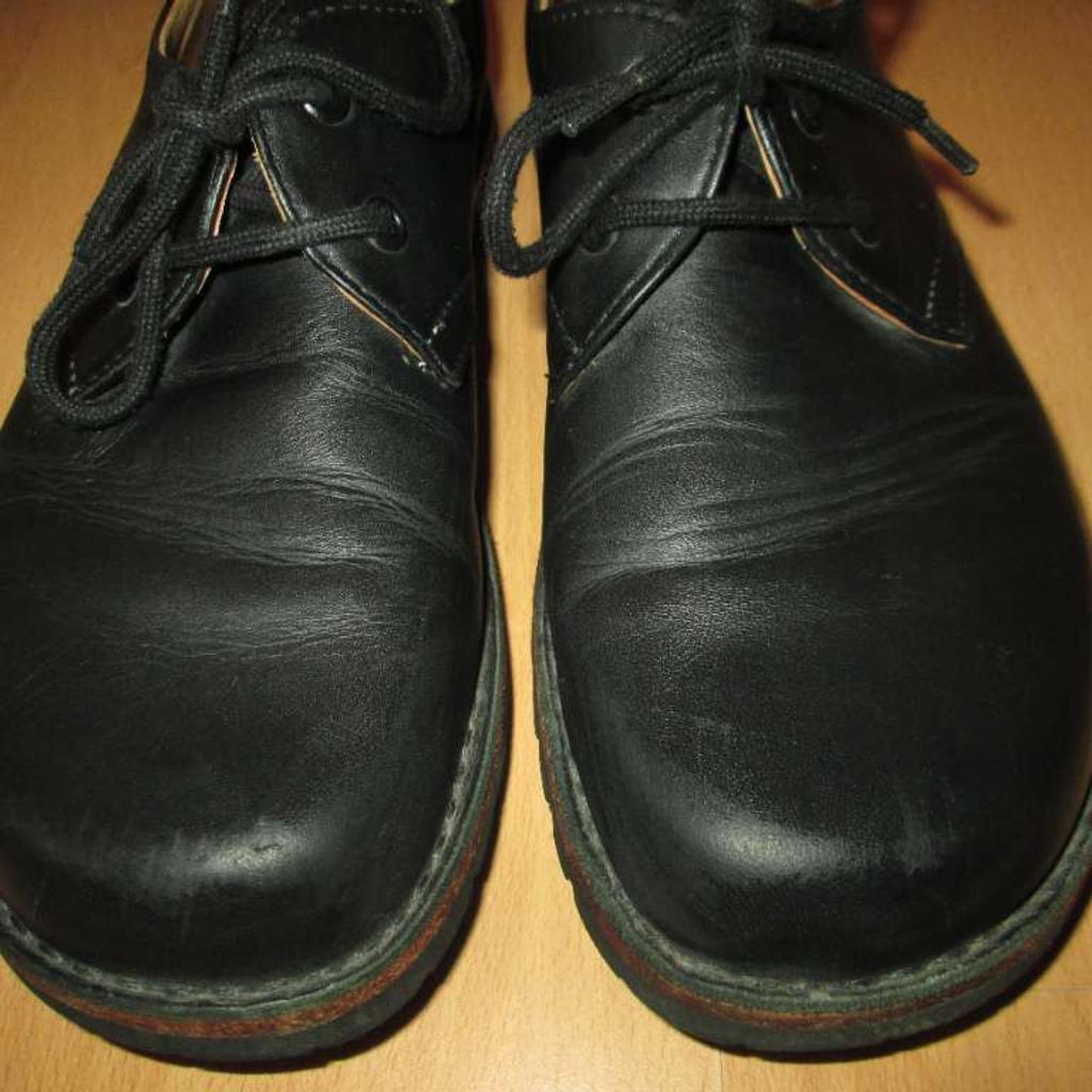 Damen / Herren Schuhe "Kommod Flex" Gr. F39 von Waldviertler
Farbe: schwarz glatt

Zustand: gebraucht, gern getragen
Selbstabholung oder Versand 4,50€
Privatverkauf