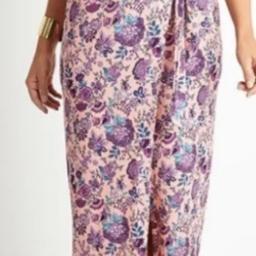 Size 8 Ladies Gorgeous BNWT PrettyLittleThing Lucy Mecklenburg Pink/Multi Wrap Fashion Maxi Dress Perfect for Holidays £12.99….Strood Collection or Post 
A/E…💕


Check out my other items…💕


Message me if wanting multi items save on postage…💕