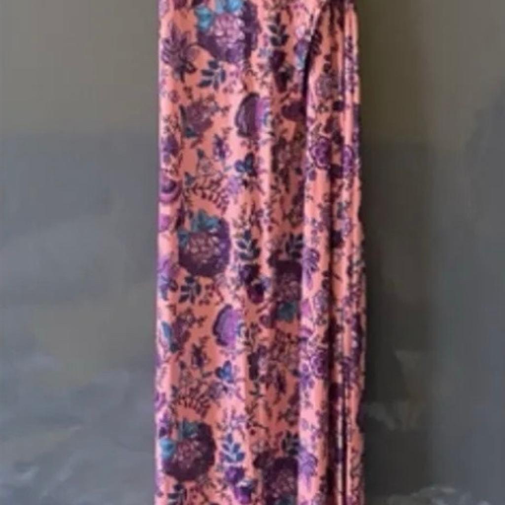 Size 8 Ladies Gorgeous BNWT PrettyLittleThing Lucy Mecklenburg Pink/Multi Wrap Fashion Maxi Dress Perfect for Holidays £12.99….Strood Collection or Post
A/E…💕

Check out my other items…💕

Message me if wanting multi items save on postage…💕